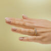 Förlovningsring Shore, 1st 0.40ct, 2st 0.30ct, gult guld Förlovningsring Shore, 1st 0.40ct, 2st 0.30ct, gult guld