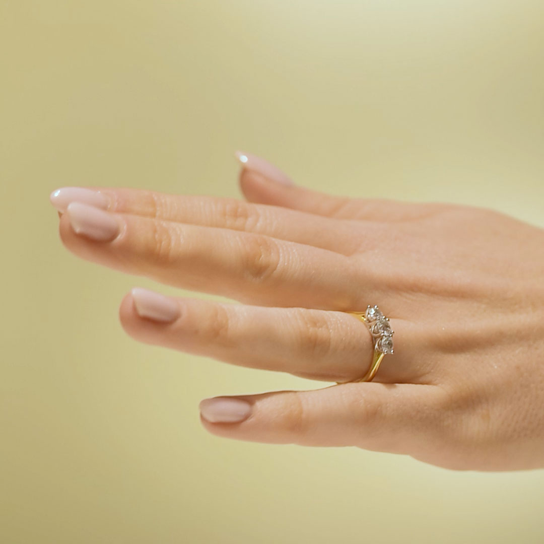 Förlovningsring Shore, 1st 0.40ct, 2st 0.30ct, gult guld